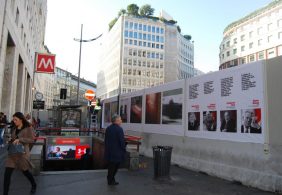 L'installazione artistica in Piazza San Babila Milano