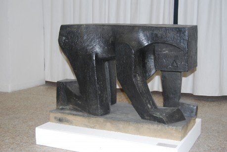 U.Milani, La lavandaia, 1949, bronzo, 120x70x50 cm (Deposito Collezione Walter Fontana)